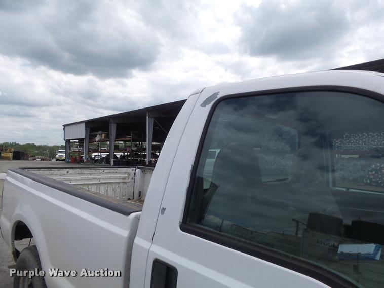 image for item K7664 2001 Ford F250 Super Duty XL pickup truck