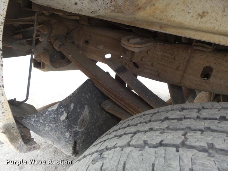 image for item K7664 2001 Ford F250 Super Duty XL pickup truck