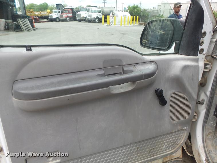 image for item K7664 2001 Ford F250 Super Duty XL pickup truck