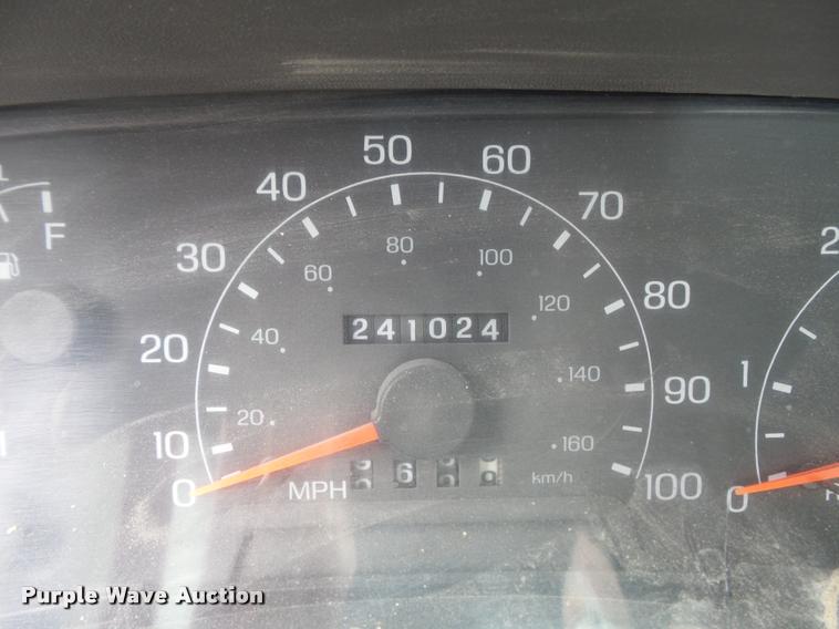 image for item K7664 2001 Ford F250 Super Duty XL pickup truck