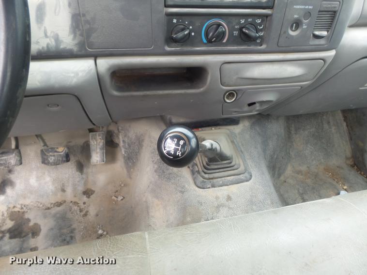 image for item K7664 2001 Ford F250 Super Duty XL pickup truck