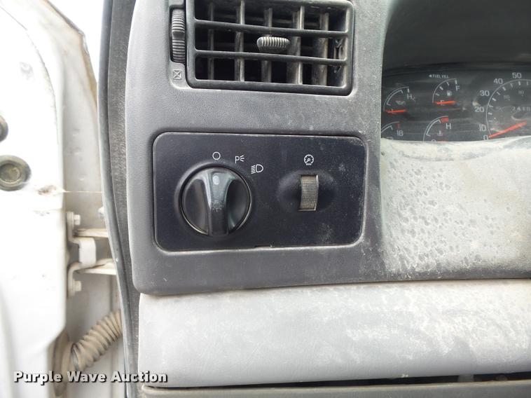 image for item K7664 2001 Ford F250 Super Duty XL pickup truck