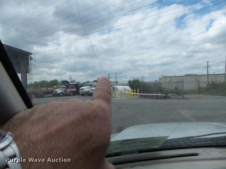 image for item K7664 2001 Ford F250 Super Duty XL pickup truck