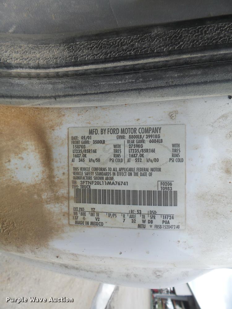 image for item K7664 2001 Ford F250 Super Duty XL pickup truck