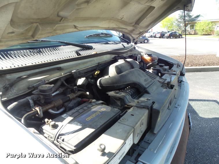 image for item K7666 2002 Ford Econoline E150 XL handicap accessible van