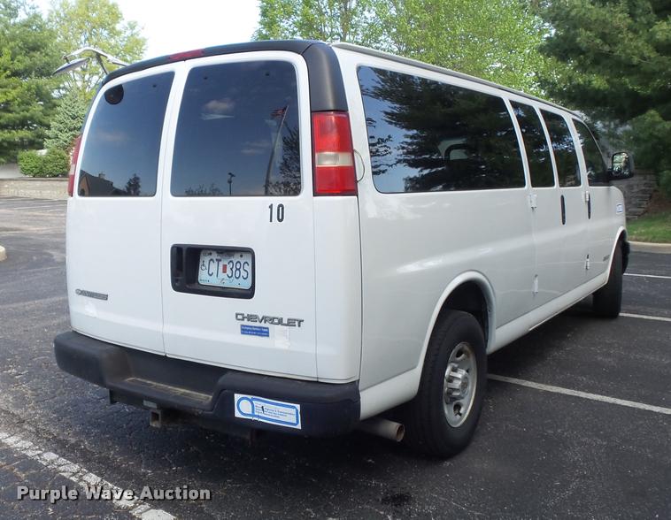 image for item K7667 2003 Chevrolet Express 3500 Extended van