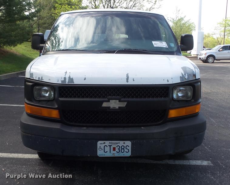 image for item K7667 2003 Chevrolet Express 3500 Extended van