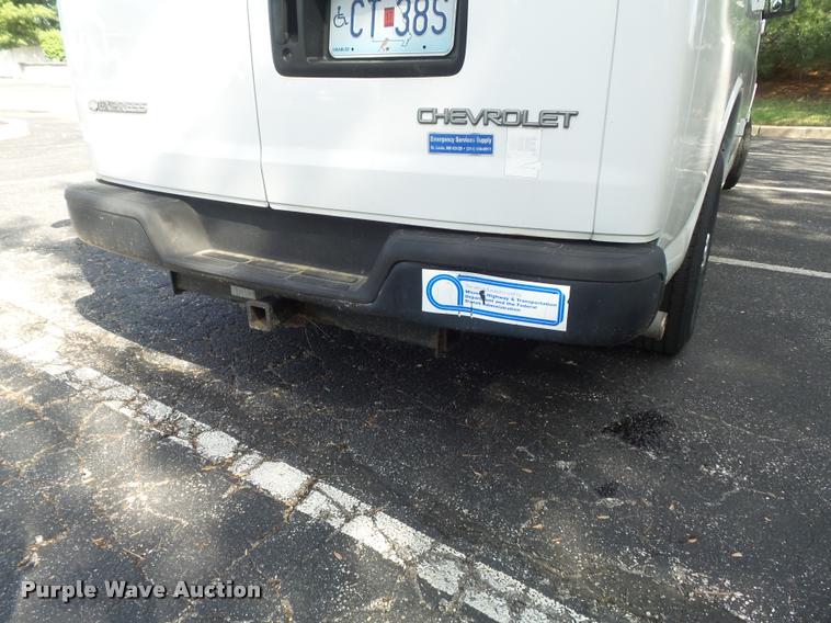 image for item K7667 2003 Chevrolet Express 3500 Extended van