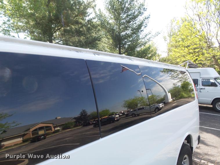 image for item K7667 2003 Chevrolet Express 3500 Extended van