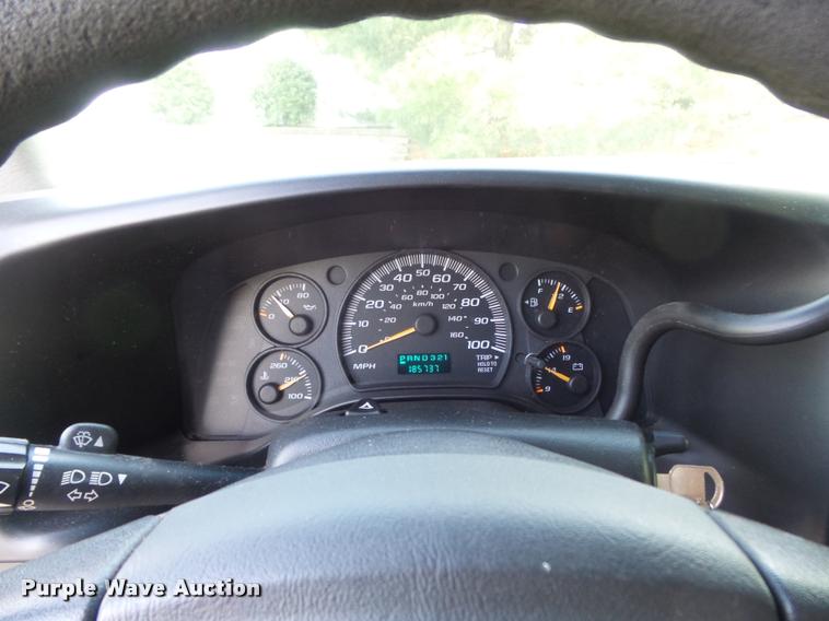 image for item K7667 2003 Chevrolet Express 3500 Extended van