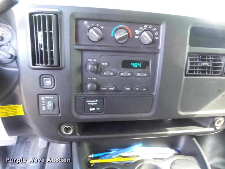 image for item K7667 2003 Chevrolet Express 3500 Extended van