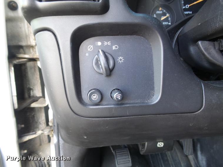 image for item K7667 2003 Chevrolet Express 3500 Extended van