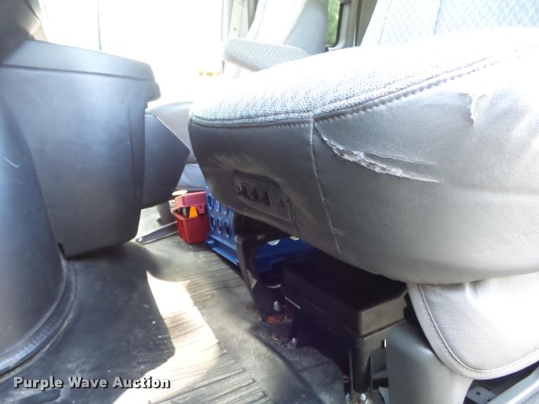 image for item K7667 2003 Chevrolet Express 3500 Extended van