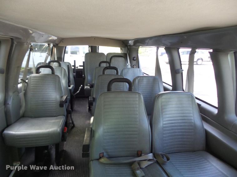 image for item K7667 2003 Chevrolet Express 3500 Extended van