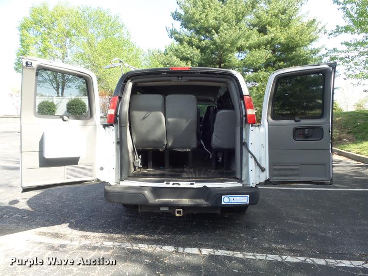 image for item K7667 2003 Chevrolet Express 3500 Extended van