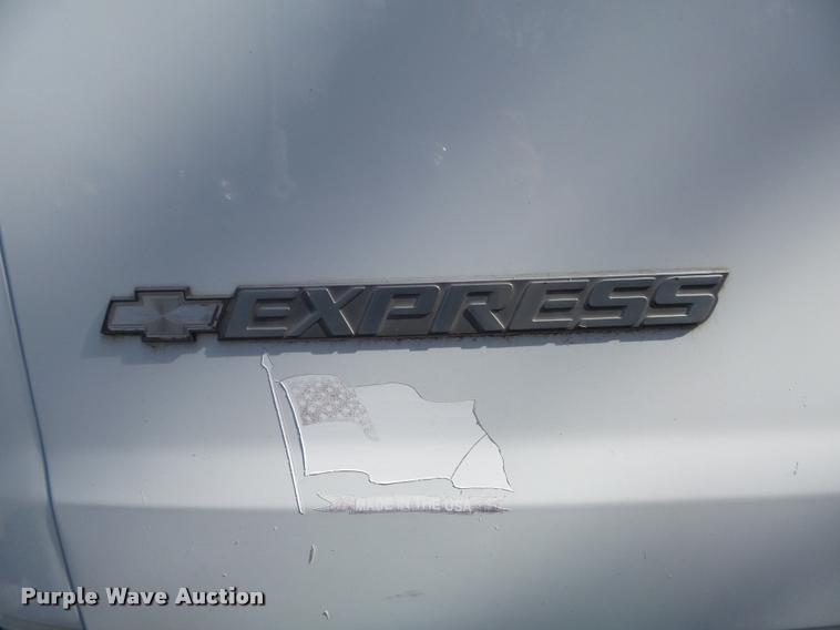 image for item K7667 2003 Chevrolet Express 3500 Extended van
