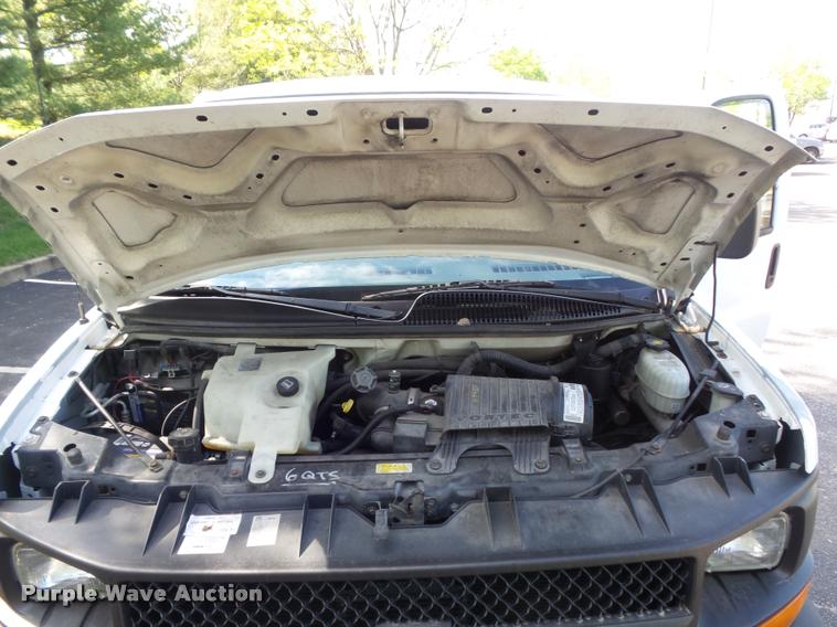 image for item K7667 2003 Chevrolet Express 3500 Extended van