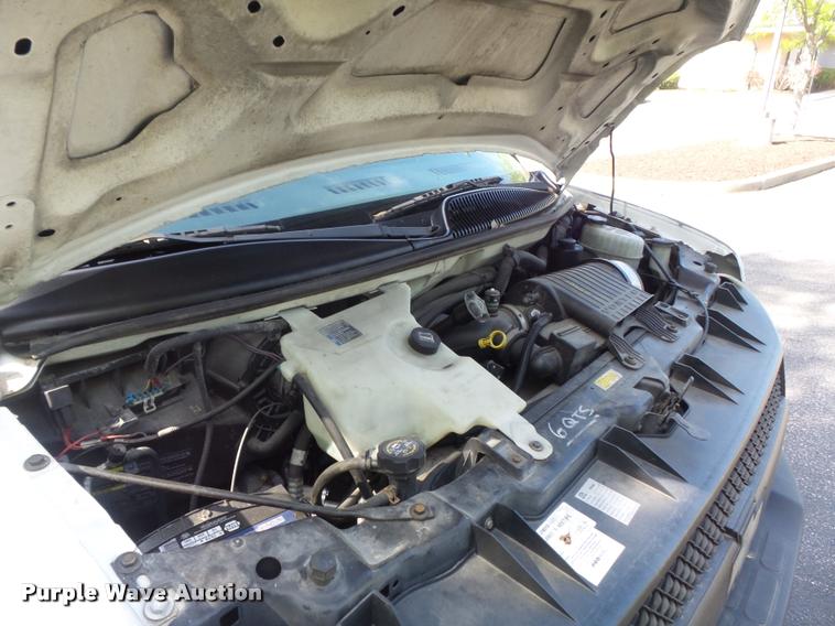 image for item K7667 2003 Chevrolet Express 3500 Extended van