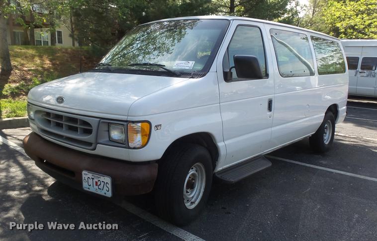 image for item K7668 2001 Ford Econoline E150 XL van