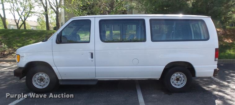 image for item K7668 2001 Ford Econoline E150 XL van