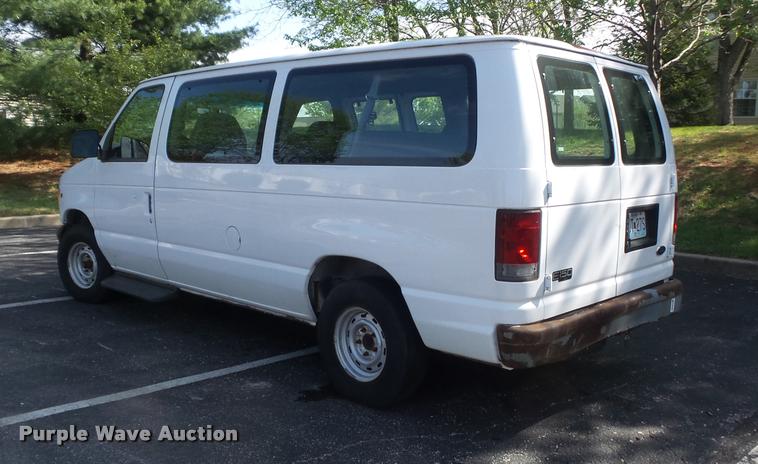 image for item K7668 2001 Ford Econoline E150 XL van