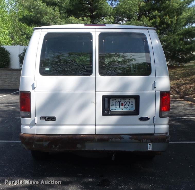 image for item K7668 2001 Ford Econoline E150 XL van