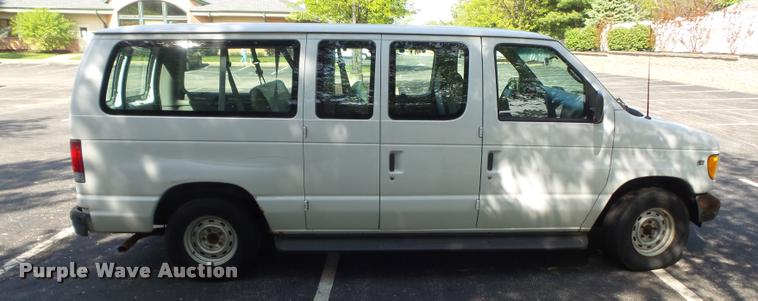 image for item K7668 2001 Ford Econoline E150 XL van
