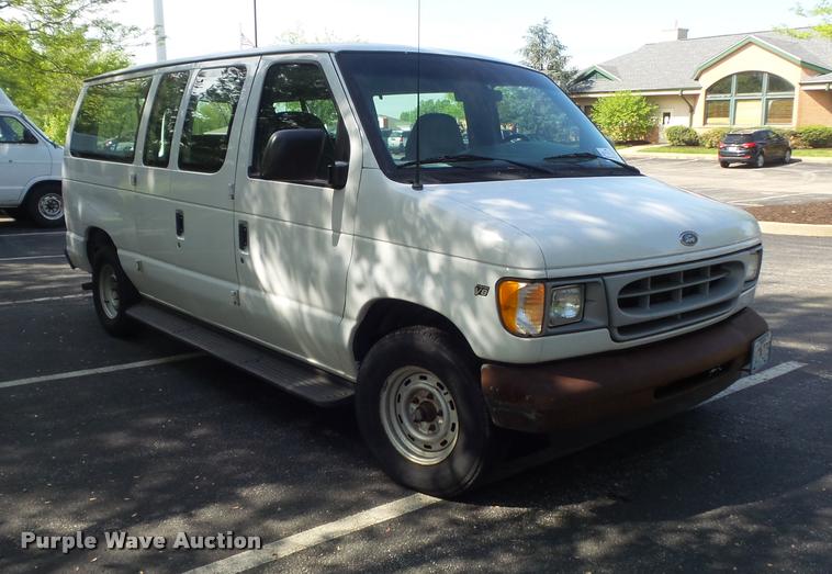 image for item K7668 2001 Ford Econoline E150 XL van