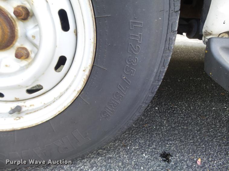 image for item K7668 2001 Ford Econoline E150 XL van