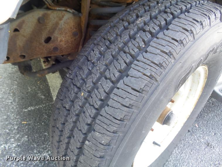 image for item K7668 2001 Ford Econoline E150 XL van