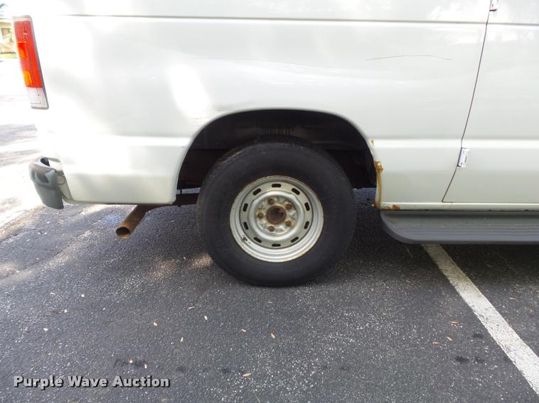 image for item K7668 2001 Ford Econoline E150 XL van