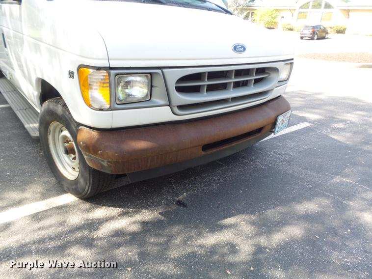 image for item K7668 2001 Ford Econoline E150 XL van