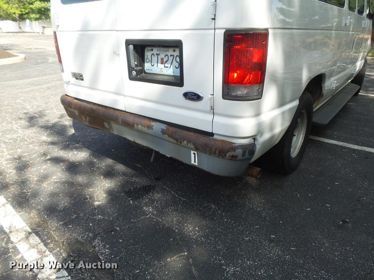 image for item K7668 2001 Ford Econoline E150 XL van