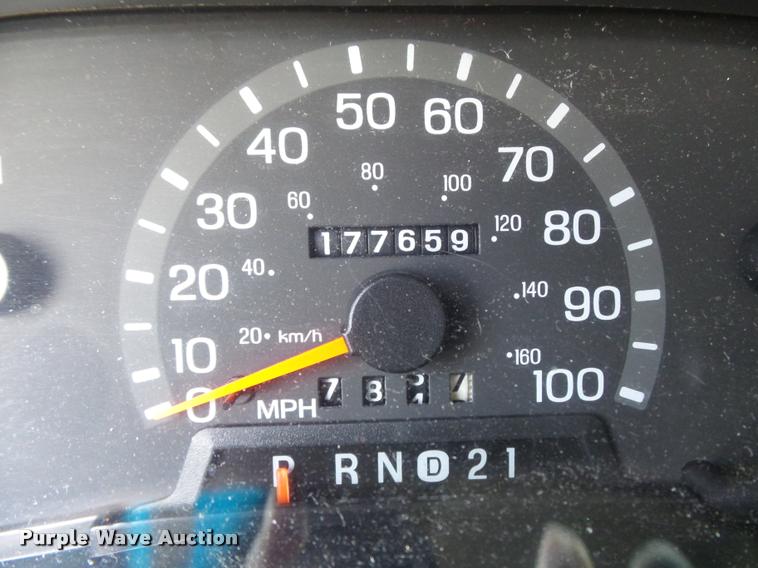 image for item K7668 2001 Ford Econoline E150 XL van