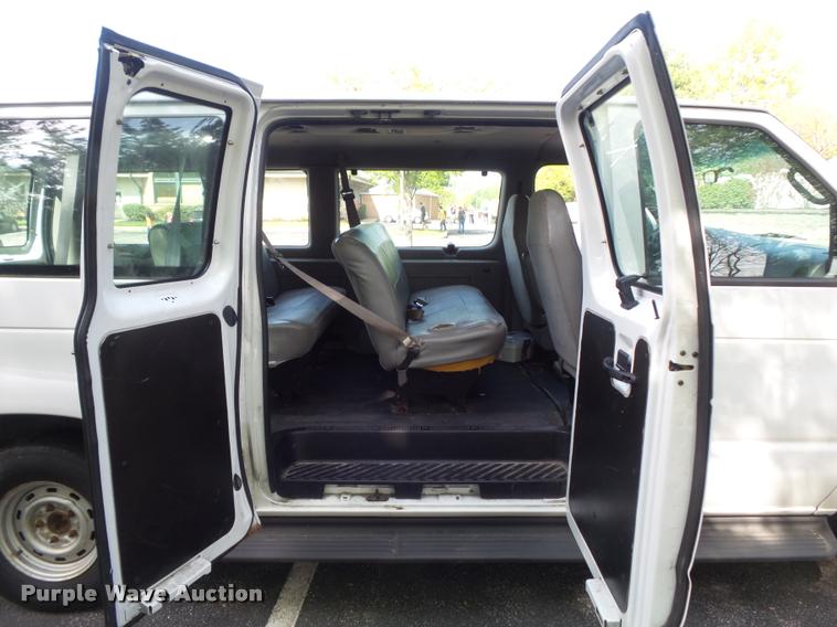 image for item K7668 2001 Ford Econoline E150 XL van