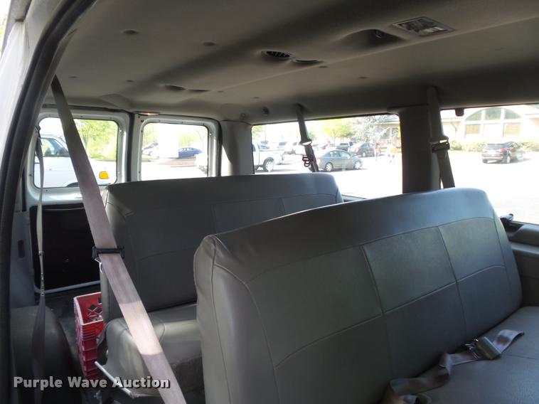 image for item K7668 2001 Ford Econoline E150 XL van