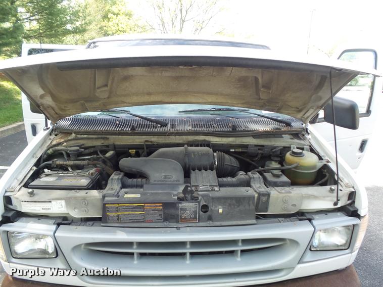 image for item K7668 2001 Ford Econoline E150 XL van