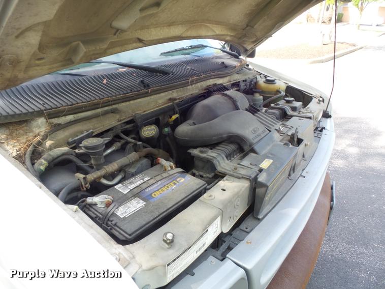 image for item K7668 2001 Ford Econoline E150 XL van