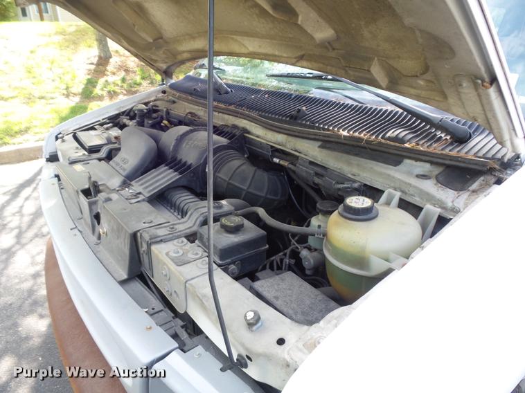 image for item K7668 2001 Ford Econoline E150 XL van