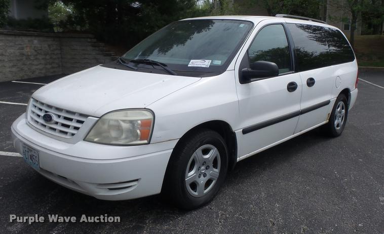 image for item K7672 2005 Ford Freestar van