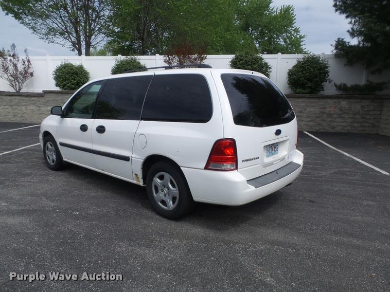 image for item K7672 2005 Ford Freestar van