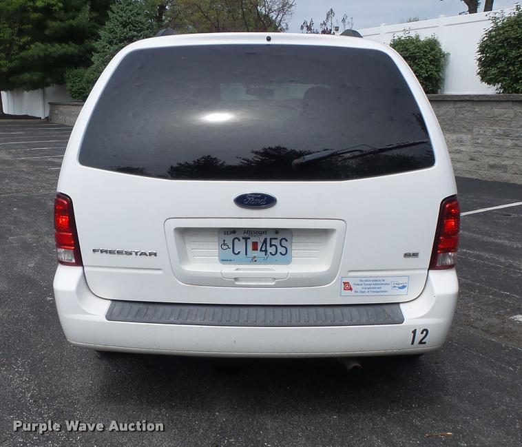 image for item K7672 2005 Ford Freestar van