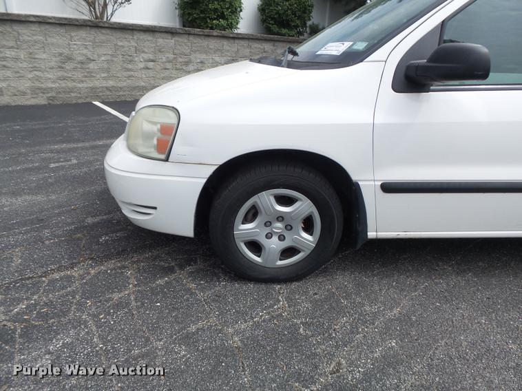 image for item K7672 2005 Ford Freestar van