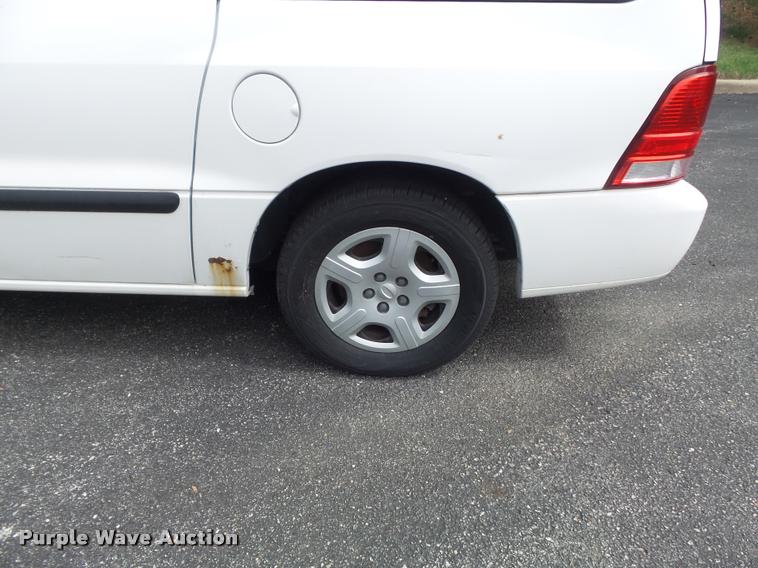 image for item K7672 2005 Ford Freestar van