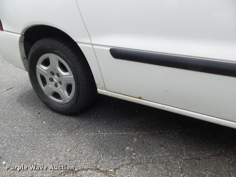 image for item K7672 2005 Ford Freestar van