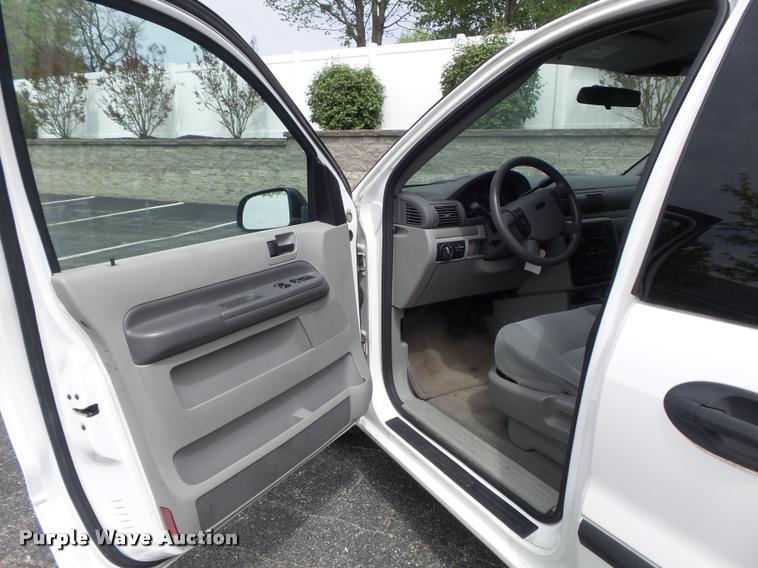 image for item K7672 2005 Ford Freestar van