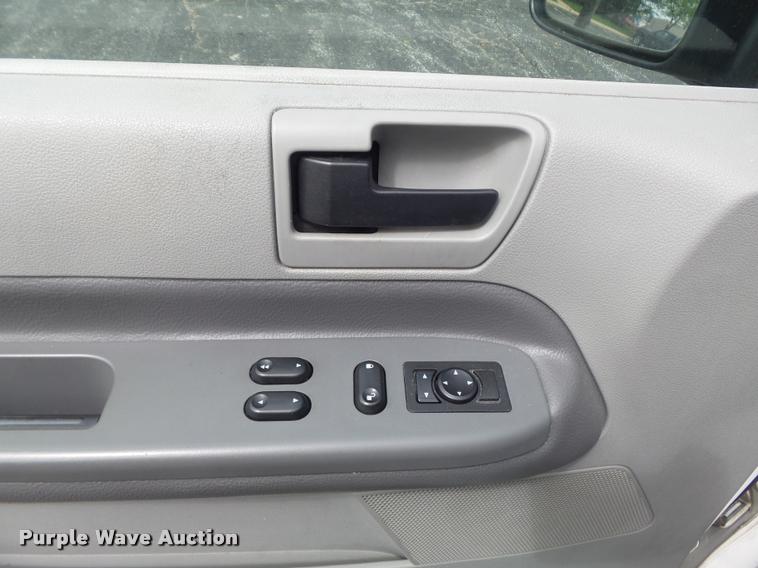 image for item K7672 2005 Ford Freestar van