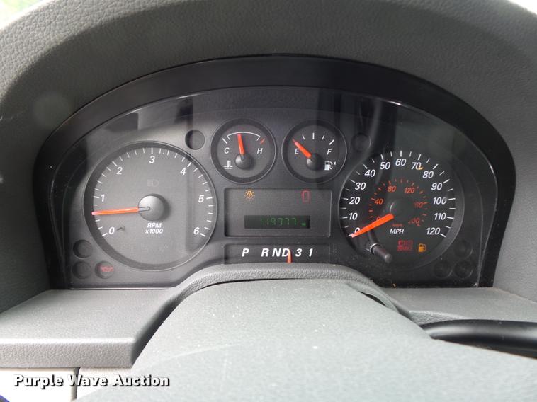 image for item K7672 2005 Ford Freestar van