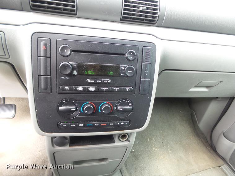 image for item K7672 2005 Ford Freestar van