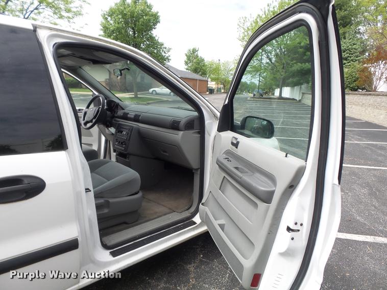 image for item K7672 2005 Ford Freestar van